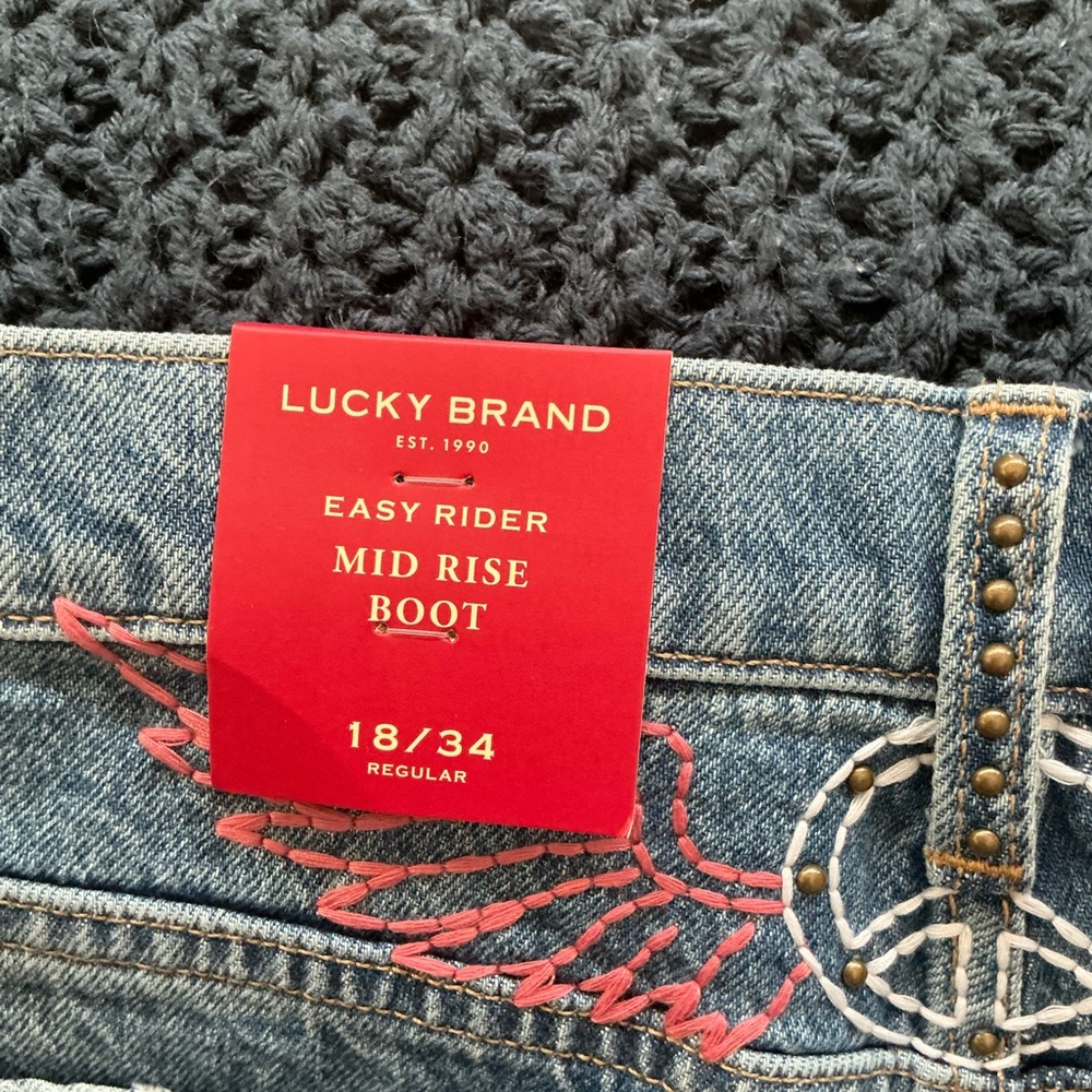 Lucky Brand boot cut jeans. NWT.